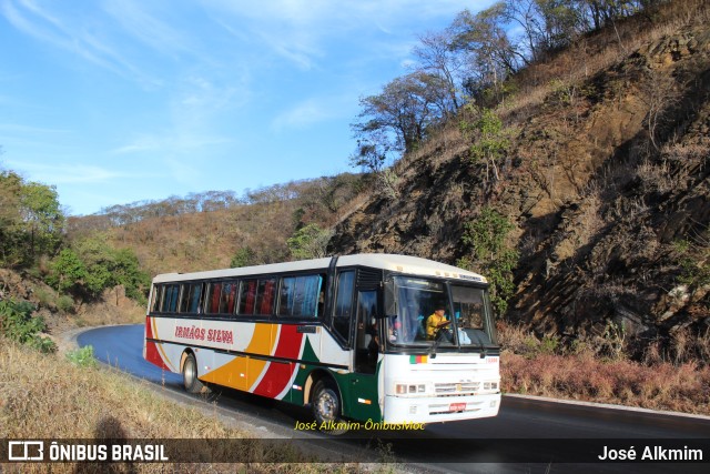 Irmãos Silva 15500 na cidade de Montes Claros, Minas Gerais, Brasil, por José Alkmim. ID da foto: 10764363.