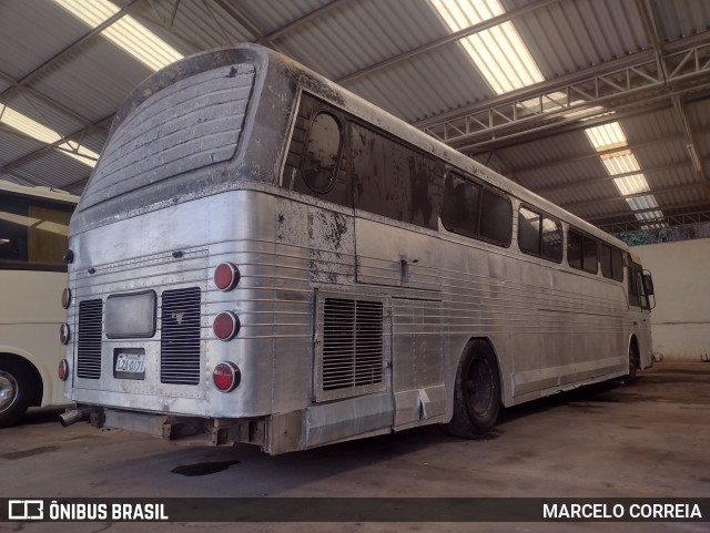 Ônibus Particulares  na cidade de Belo Horizonte, Minas Gerais, Brasil, por MARCELO CORREIA. Número da foto: #10763378.