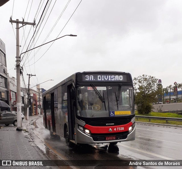 Pêssego Transportes 4 7338 na cidade de São Paulo, São Paulo, Brasil, por Andre Santos de Moraes. Número da foto: #10776533.