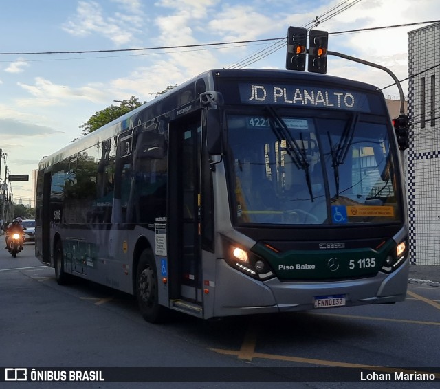 Via Sudeste Transportes S.A. 5 1135 na cidade de São Paulo, São Paulo, Brasil, por Lohan Mariano. Número da foto: #10778958.