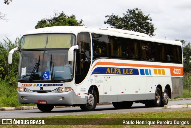 Alfa Luz Viação Transportes 4200 na cidade de Brasília, Distrito Federal, Brasil, por Paulo Henrique Pereira Borges. ID da foto: 10783515.