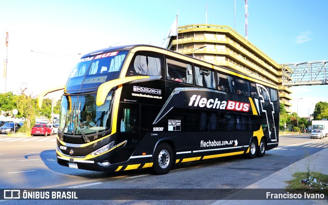 Flecha Bus 58012 na cidade de Ciudad Autónoma de Buenos Aires, Argentina, por Francisco Ivano. Número da foto: #10787475.