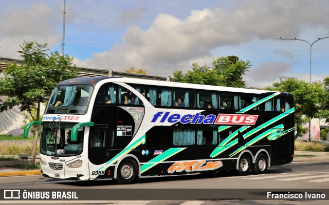 Flecha Bus 8965 na cidade de Ciudad Autónoma de Buenos Aires, Argentina, por Francisco Ivano. Número da foto: #10789702.