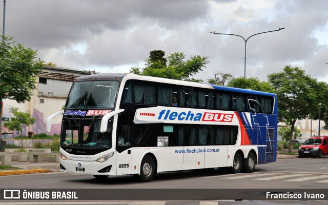 Flecha Bus 8895 na cidade de Ciudad Autónoma de Buenos Aires, Argentina, por Francisco Ivano. ID da foto: 10790224.