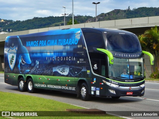 Viação Garcia 8454 na cidade de Florianópolis, Santa Catarina, Brasil, por Lucas Amorim. Número da foto: #10794602.