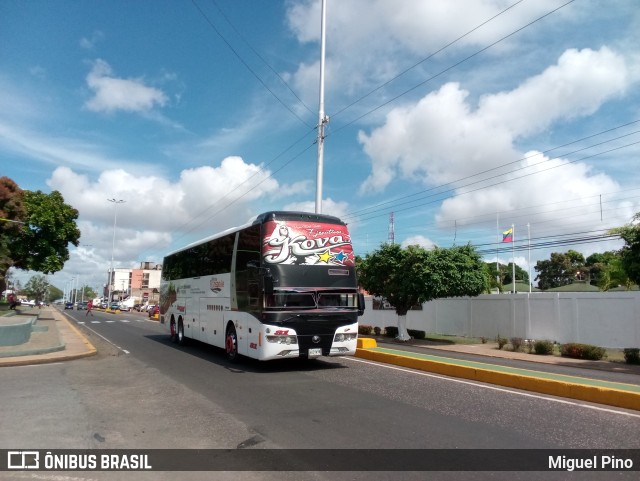 Ejecutivos Kova 31 na cidade de Simón Rodríguez, Anzoátegui, Venezuela, por Miguel Pino. ID da foto: 10796625.