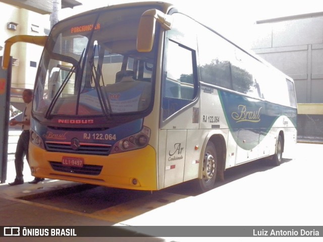 Brasil SA Transporte e Turismo RJ 122.064 na cidade de Itaperuna, Rio de Janeiro, Brasil, por Luiz Antonio Doria. ID da foto: 10801627.