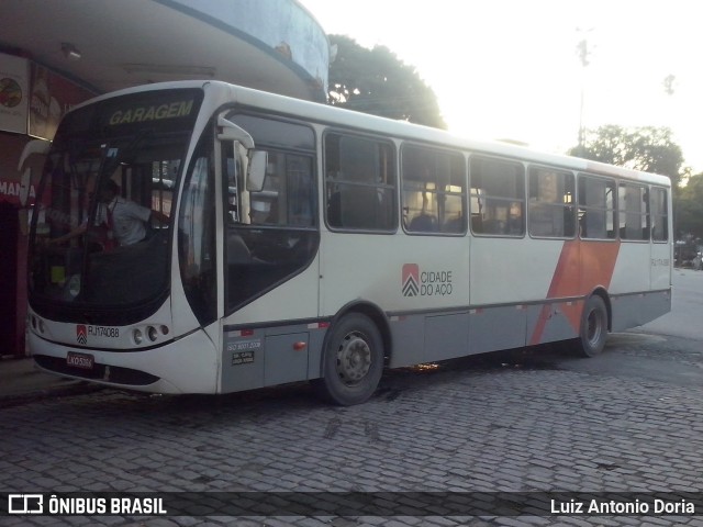 Viação Cidade do Aço RJ 174.088 na cidade de Piraí, Rio de Janeiro, Brasil, por Luiz Antonio Doria. Número da foto: #10803971.