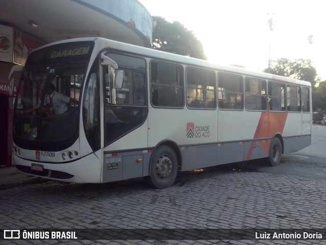 Viação Cidade do Aço RJ 174.088 na cidade de Piraí, Rio de Janeiro, Brasil, por Luiz Antonio Doria. ID da foto: 10803971.