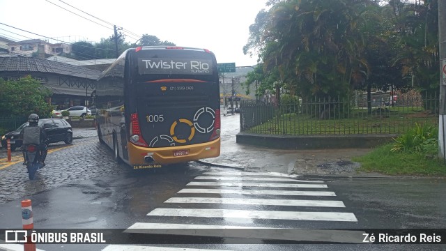 Twister Rio Transporte e Turismo 1005 na cidade de Petrópolis, Rio de Janeiro, Brasil, por Zé Ricardo Reis. ID da foto: 10806951.