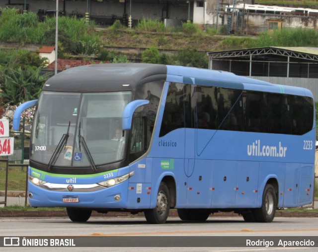 UTIL - União Transporte Interestadual de Luxo 2233 na cidade de Conselheiro Lafaiete, Minas Gerais, Brasil, por Rodrigo  Aparecido. Número da foto: #10808440.