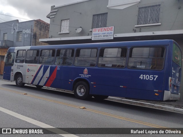 Radial Transporte Coletivo 41.057 na cidade de São Paulo, São Paulo, Brasil, por Rafael Lopes de Oliveira. ID da foto: 10809173.