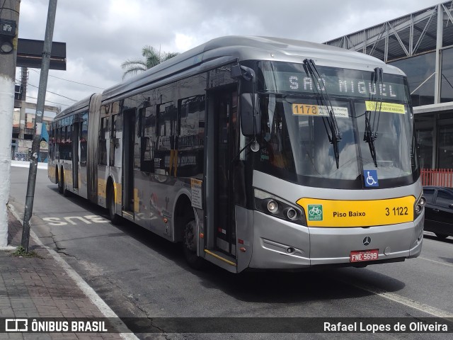 Viação Metrópole Paulista - Zona Leste 3 1122 na cidade de São Paulo, São Paulo, Brasil, por Rafael Lopes de Oliveira. Número da foto: #10811094.
