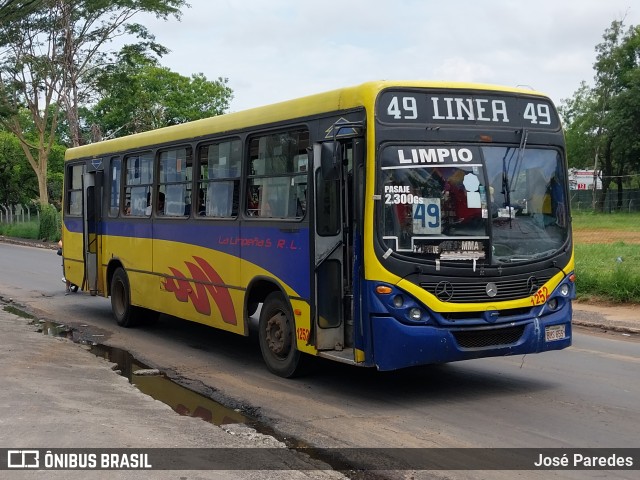 La Limpeña S.R.L. - Línea 49 1252 na cidade de San Lorenzo, Central, Paraguai, por José Paredes. Número da foto: #10809522.