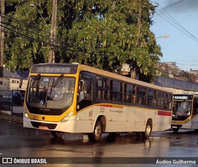 Empresa Metropolitana 525 na cidade de Jaboatão dos Guararapes, Pernambuco, Brasil, por Áudios Guilherme. ID da foto: 10809639.