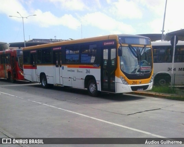 Empresa Metropolitana 266 na cidade de Recife, Pernambuco, Brasil, por Áudios Guilherme. Número da foto: #10812667.