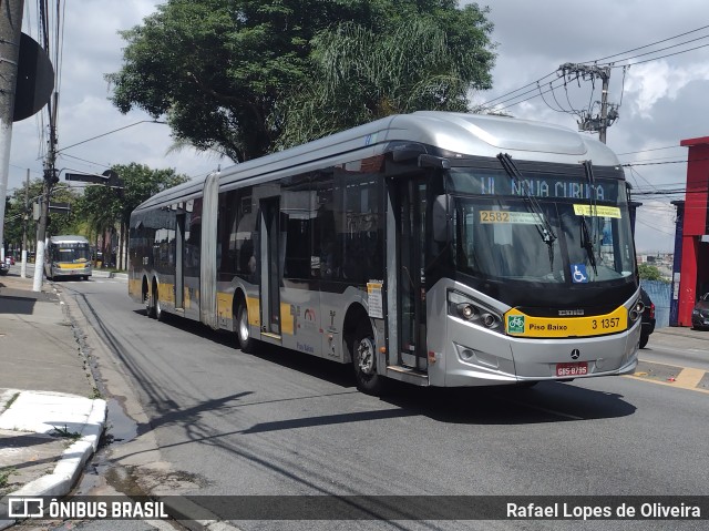 Viação Metrópole Paulista - Zona Leste 3 1357 na cidade de São Paulo, São Paulo, Brasil, por Rafael Lopes de Oliveira. Número da foto: #10813160.