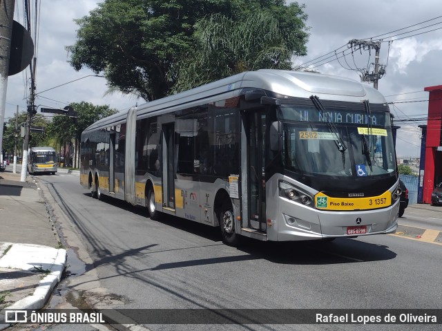 Viação Metrópole Paulista - Zona Leste 3 1357 na cidade de São Paulo, São Paulo, Brasil, por Rafael Lopes de Oliveira. ID da foto: 10813160.