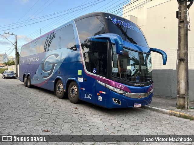 Gran Express 1907 na cidade de Balneário Camboriú, Santa Catarina, Brasil, por Joao Victor Machhado. Número da foto: #10815202.