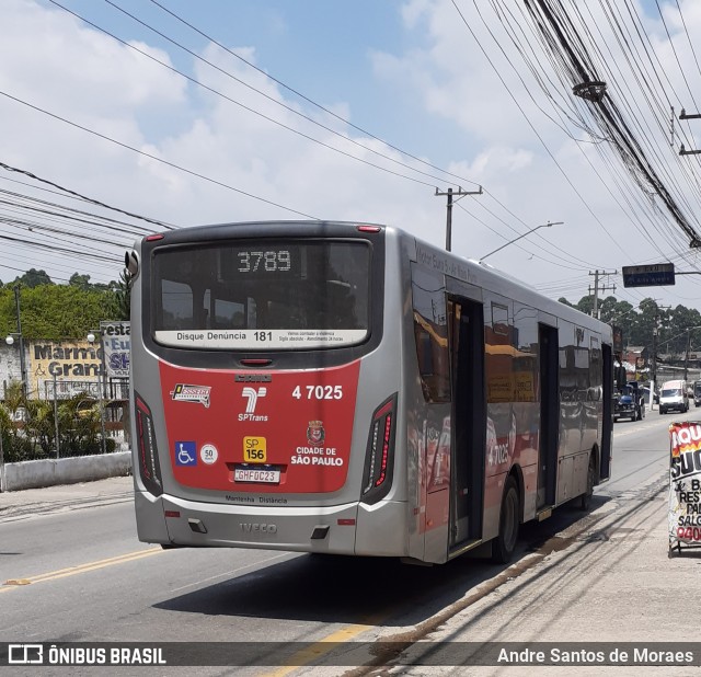 Pêssego Transportes 4 7025 na cidade de São Paulo, São Paulo, Brasil, por Andre Santos de Moraes. ID da foto: 10812819.