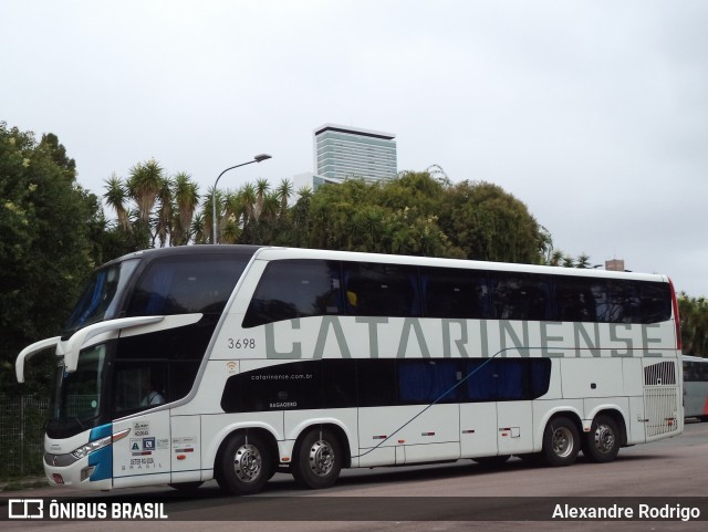 Auto Viação Catarinense 3698 na cidade de Curitiba, Paraná, Brasil, por Alexandre Rodrigo. Número da foto: #10826241.