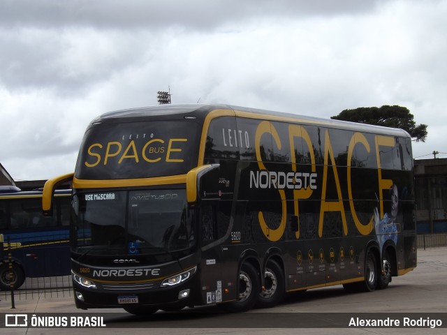 Expresso Nordeste 5820 na cidade de Curitiba, Paraná, Brasil, por Alexandre Rodrigo. Número da foto: #10826219.