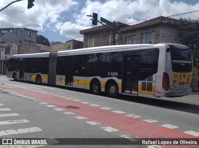 Viação Metrópole Paulista - Zona Leste 3 1209 na cidade de São Paulo, São Paulo, Brasil, por Rafael Lopes de Oliveira. ID da foto: 10830261.