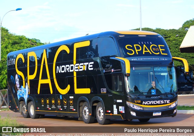 Expresso Nordeste 5700 na cidade de Maringá, Paraná, Brasil, por Paulo Henrique Pereira Borges. Número da foto: #10745618.