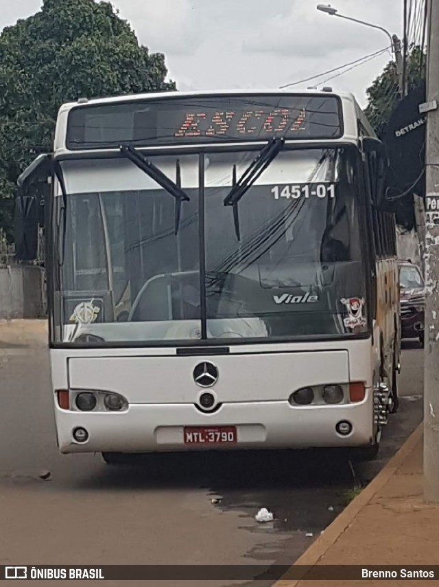 Escolares 1451-01 na cidade de Taguatinga, Distrito Federal, Brasil, por Brenno Santos. Número da foto: #10743872.