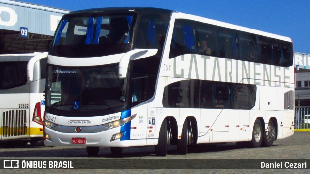 Auto Viação Catarinense 3541 na cidade de Balneário Camboriú, Santa Catarina, Brasil, por Daniel Cezari. Número da foto: #10759361.
