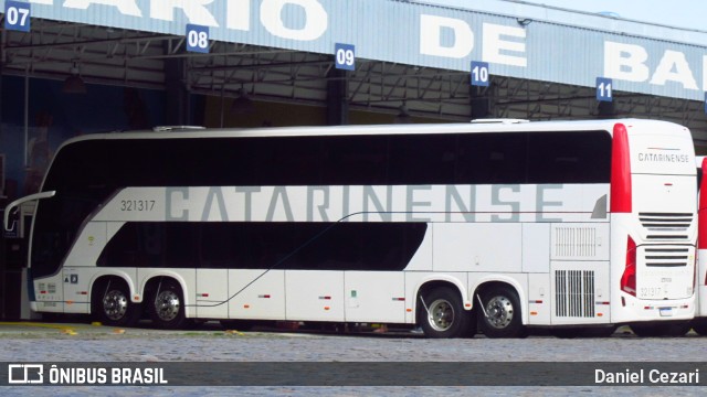 Auto Viação Catarinense 321317 na cidade de Balneário Camboriú, Santa Catarina, Brasil, por Daniel Cezari. Número da foto: #10758681.
