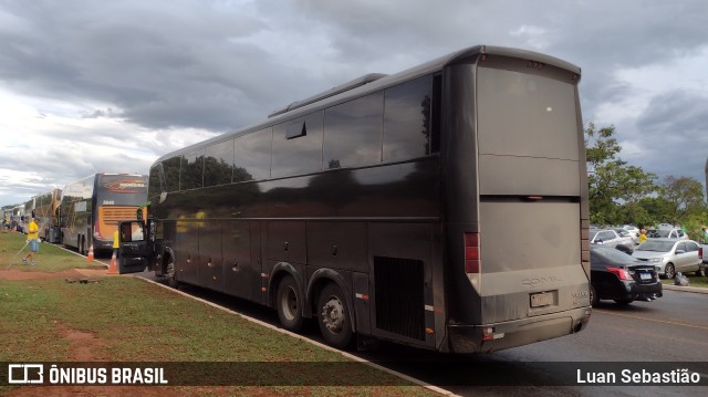 Ônibus Particulares 7442 na cidade de Brasília, Distrito Federal, Brasil, por Luan Sebastião. Número da foto: #10757174.