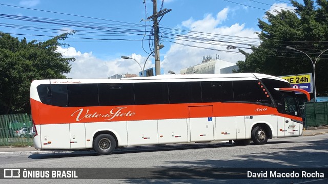 Viação Vale do Tietê 869 na cidade de São Paulo, São Paulo, Brasil, por David Macedo Rocha. Número da foto: #10758374.