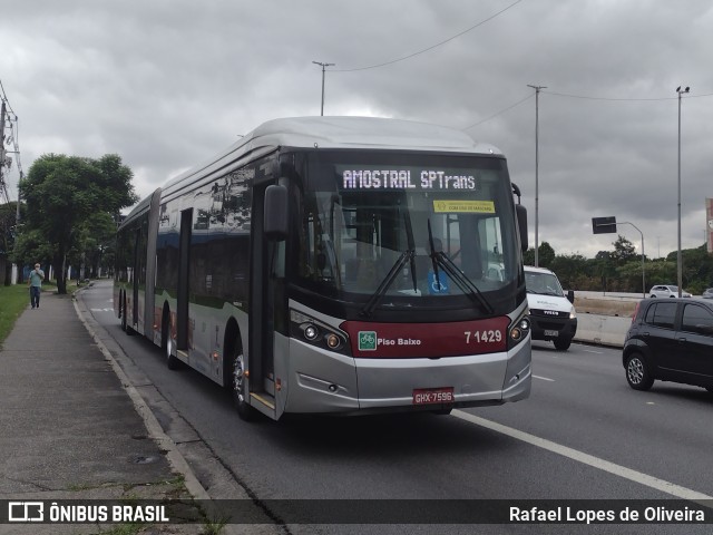 Viação Campo Belo 7 1429 na cidade de São Paulo, São Paulo, Brasil, por Rafael Lopes de Oliveira. Número da foto: #10757705.