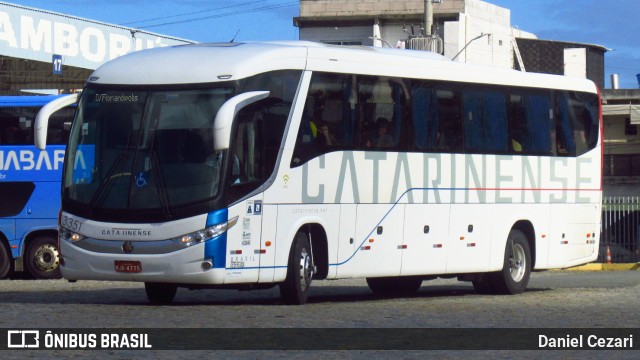 Auto Viação Catarinense 3351 na cidade de Balneário Camboriú, Santa Catarina, Brasil, por Daniel Cezari. ID da foto: 10759395.