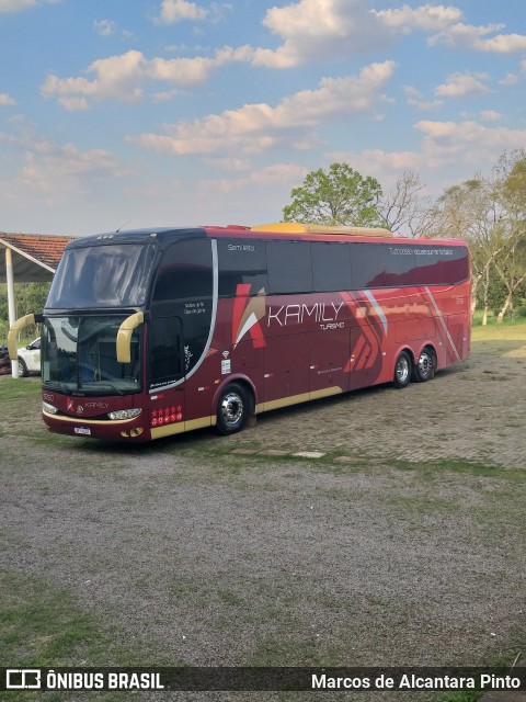 Kamily Turismo 2000 na cidade de Santa Cruz do Sul, Rio Grande do Sul, Brasil, por Marcos de Alcantara Pinto. Número da foto: #11526166.