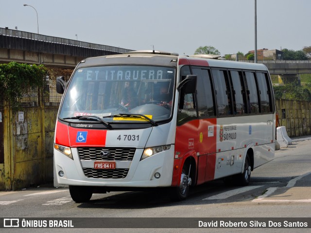 Pêssego Transportes 4 7031 na cidade de São Paulo, São Paulo, Brasil, por David Roberto Silva Dos Santos. Número da foto: #11528071.