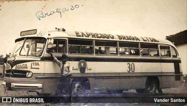 Expresso Braga 30 na cidade de Uruaçu, Goiás, Brasil, por Vander Santos. Número da foto: #11528070.