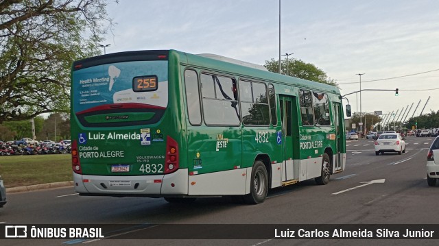 Auto Viação Presidente Vargas 4832 na cidade de Porto Alegre, Rio Grande do Sul, Brasil, por Luiz Carlos Almeida Silva Junior. Número da foto: #11545321.