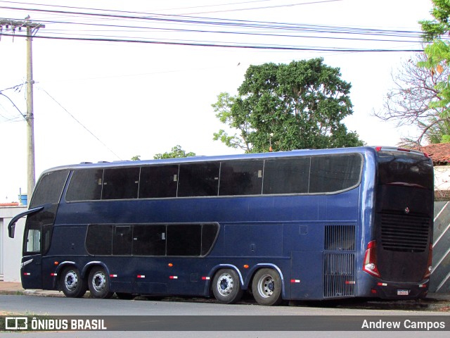 Ônibus Particulares 2014 na cidade de Pirapora, Minas Gerais, Brasil, por Andrew Campos. ID da foto: 11547597.