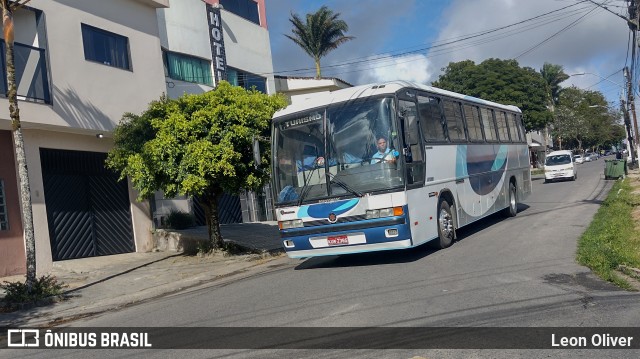 Ônibus Particulares 2500 na cidade de Garanhuns, Pernambuco, Brasil, por Leon Oliver. ID da foto: 11548285.