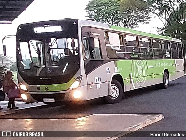 Viação Garcia 81057 na cidade de Mandaguari, Paraná, Brasil, por Hariel Bernades. ID da foto: 11549348.