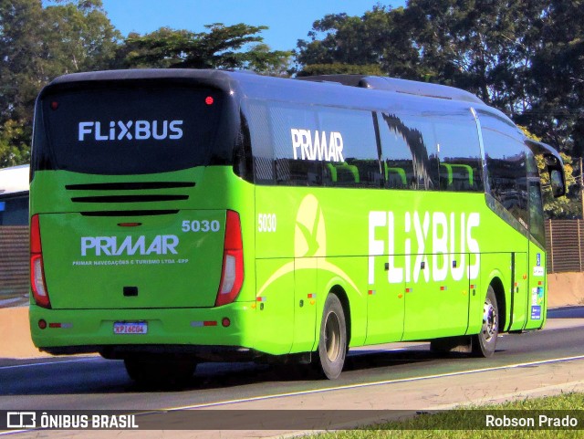 FlixBus Transporte e Tecnologia do Brasil 5030 na cidade de São José dos Campos, São Paulo, Brasil, por Robson Prado. Número da foto: #11553125.