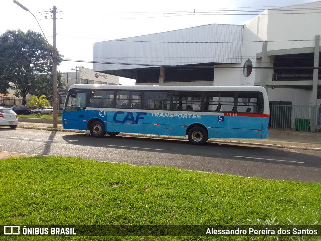 CAF Transportes 1316 na cidade de Araguari, Minas Gerais, Brasil, por Alessandro Pereira dos Santos. ID da foto: 11552016.