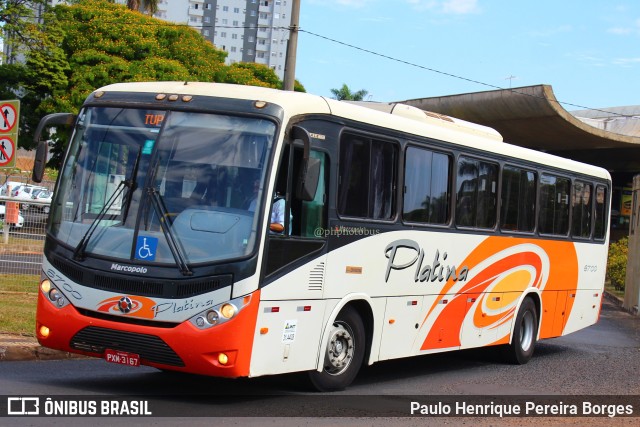 Viação Platina 6700 na cidade de Uberlândia, Minas Gerais, Brasil, por Paulo Henrique Pereira Borges. Número da foto: #11504311.