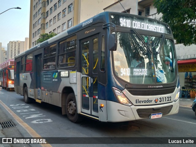 Via BH Coletivos 31122 na cidade de Belo Horizonte, Minas Gerais, Brasil, por Lucas Leite. Número da foto: #11564826.