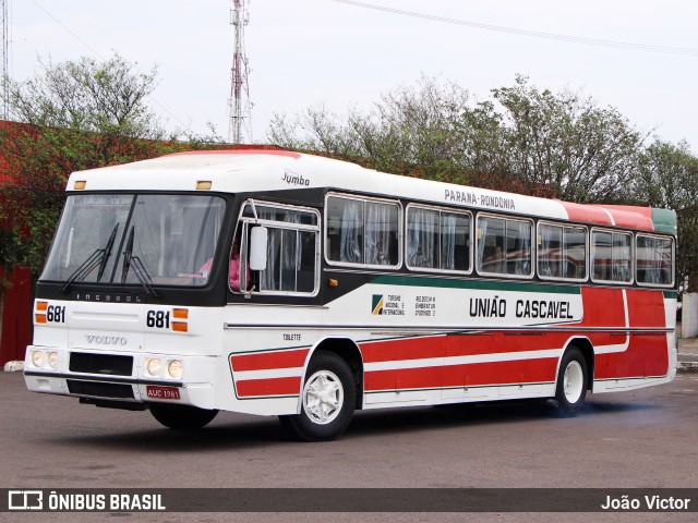 Eucatur - Empresa União Cascavel de Transportes e Turismo 681 na cidade de Cascavel, Paraná, Brasil, por João Victor. ID da foto: 11565093.