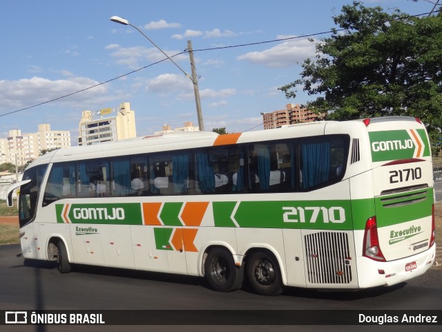 Empresa Gontijo de Transportes 21710 na cidade de Uberlândia, Minas Gerais, Brasil, por Douglas Andrez. ID da foto: 11565216.