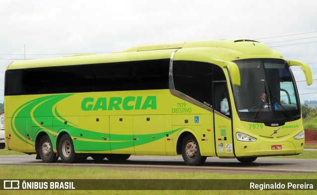 Viação Garcia 7979 na cidade de Foz do Iguaçu, Paraná, Brasil, por Reginaldo Pereira. Número da foto: #11576091.
