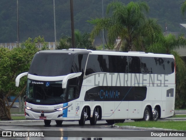 Auto Viação Catarinense 319315 na cidade de Florianópolis, Santa Catarina, Brasil, por Douglas Andrez. ID da foto: 11577357.